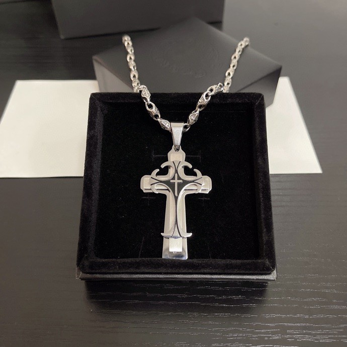 Ch**me He**ts necklaces